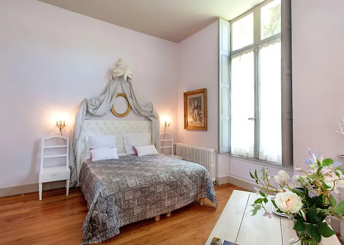 Domaine Le Castelet Bed & Breakfast 4*