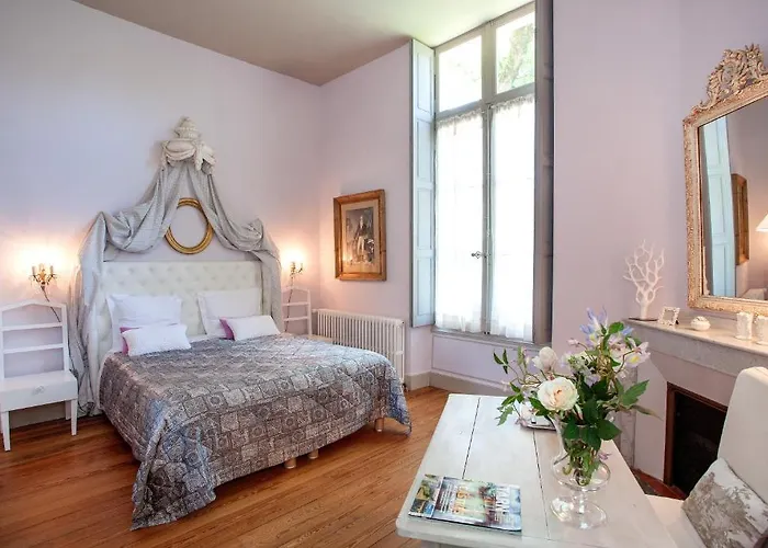Domaine Le Castelet Bed & Breakfast 4*