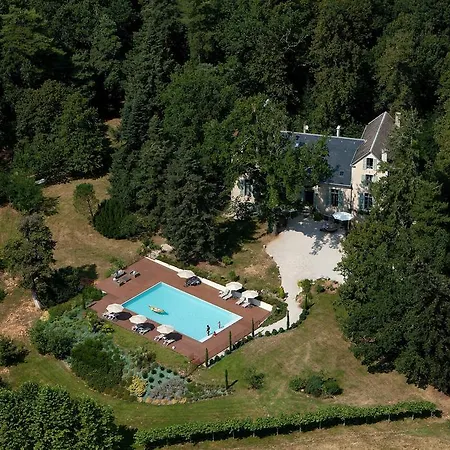 Domaine Le Castelet Bed & Breakfast 4*