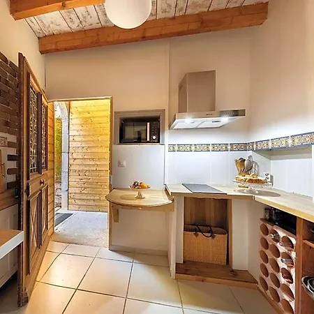 Domaine Le Castelet לינה וארוחת בוקר