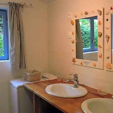 Domaine Le Castelet לינה וארוחת בוקר 4*