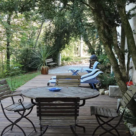 Domaine Le Castelet Bed & Breakfast 4*